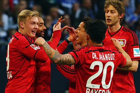 足球中超球队进入封闭训练，外界高度关注（中超球队启动封闭训练，引发外界热切关注）