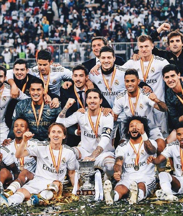 活动组织者：梅西本想走向看台与球迷互动，但被政客拉去拍照（主办方称梅西原本要到看台与球迷互动，却被政客拉去合影）