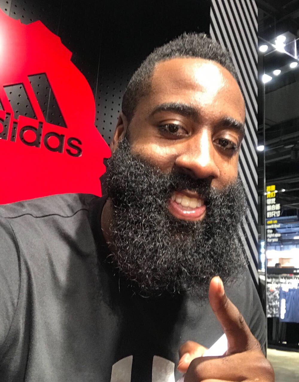 记者：道格拉斯-路易斯不愿加盟费内巴切，更愿意重返英超（记者：道格拉斯-路易斯无意加盟费内巴切，更倾向回归英超）