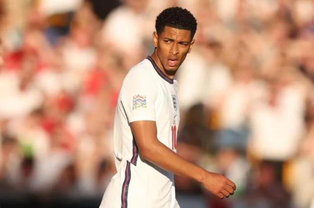 北青：约十人获国足新帅面试资格，邵佳一、李霄鹏等在列（北青：国足新帅面试名单约10人，邵佳一、李霄鹏等入围）